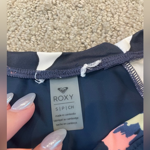 Roxy Rashguard - Picture 2 of 4